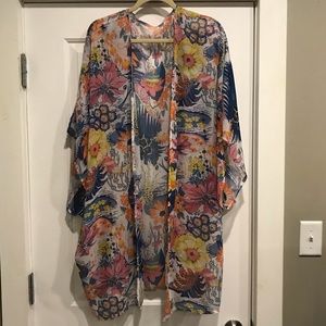 Sheer lightweight floral kimono Size XXL